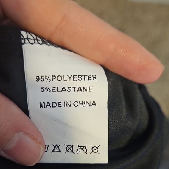 Black Off-the-Shoulder Cap Sleeve Prom Gown - Picture 5 of 7